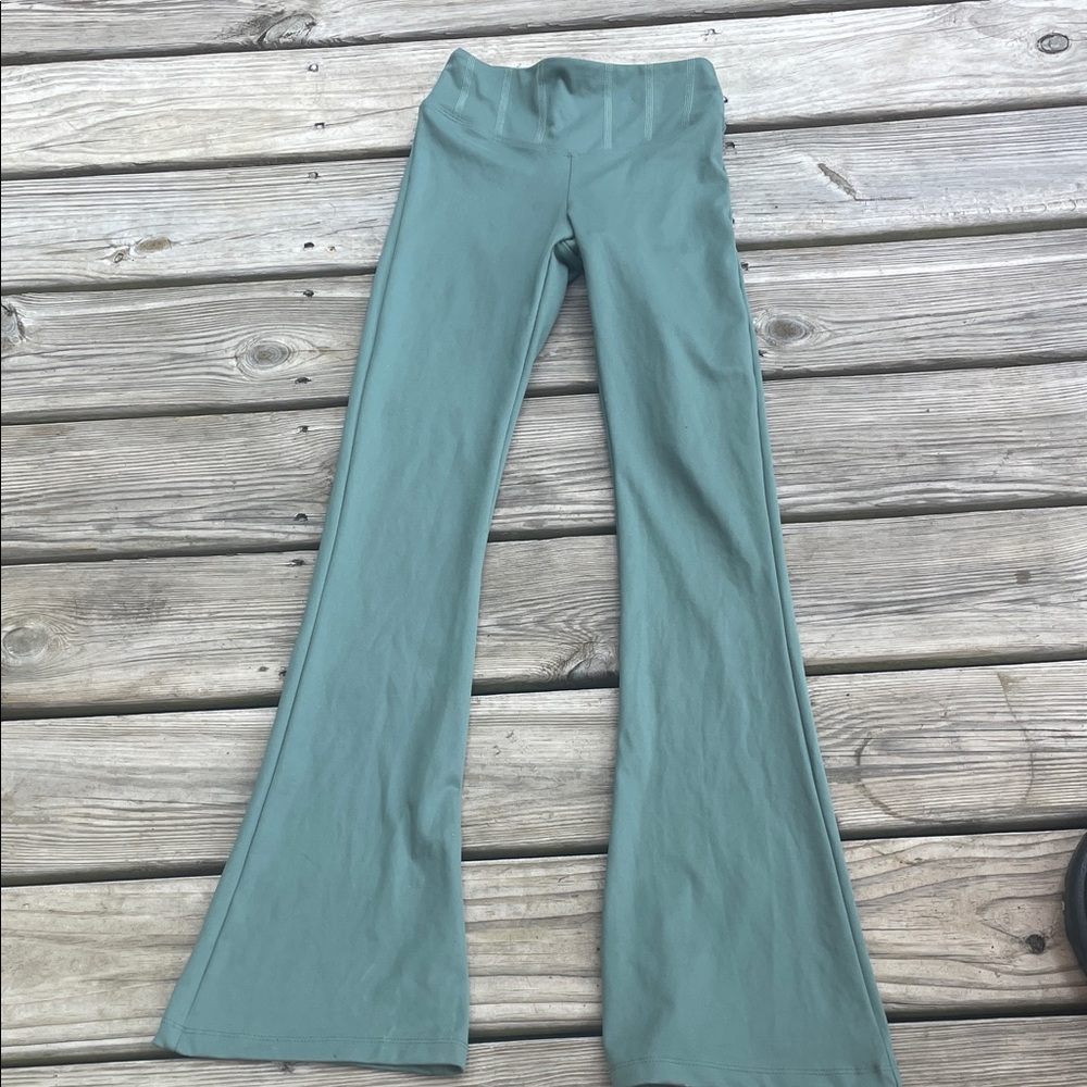NWT- PINK Victoria's Secret Green Leggings Size XS